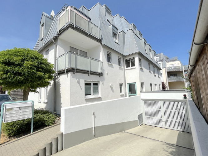 Gebäude mit TG-Zufahrt