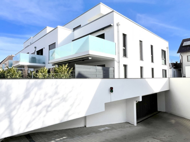 Gebäude mit TG-Zufahrt