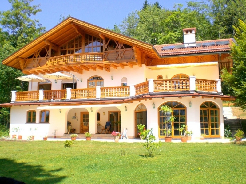 HERRLICHES GRUNDSTÜCK + VILLA