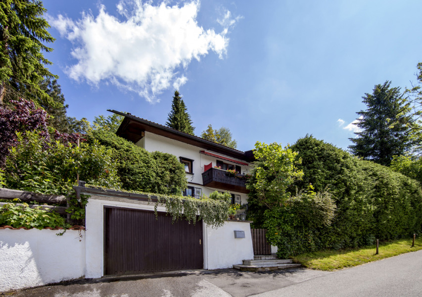 Aussenansicht Haus-Garage
