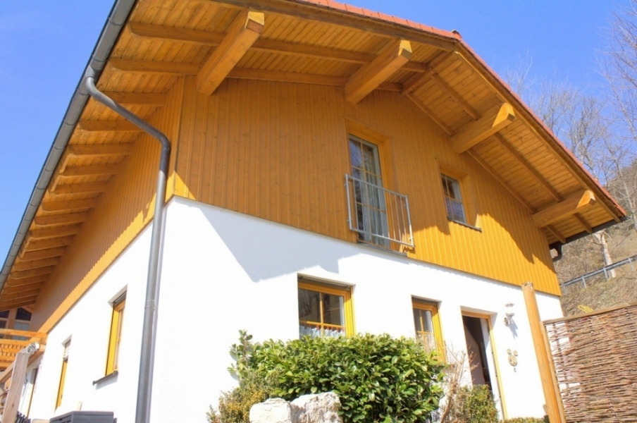 MODERNES Einfamilienhaus