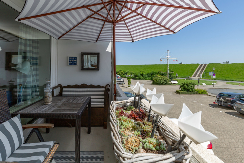 Balkon mit Deichblick