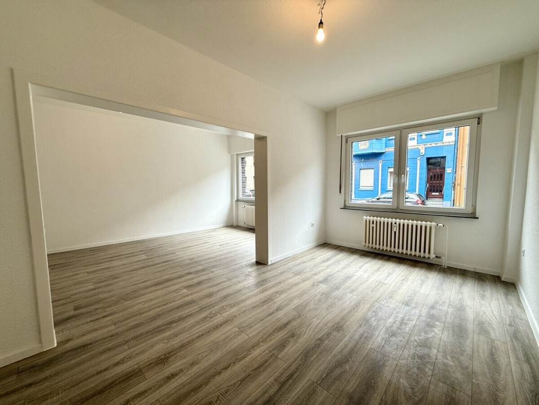 Blick in den offenen Wohn- und Essbereich