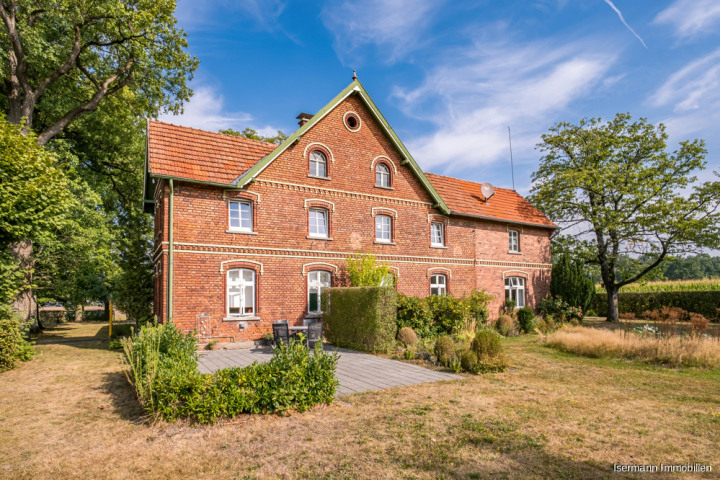 Historischer Resthof mit Haupthaus, saniertem Nebengebäude und ausbaufähiger Scheune in Steinhagen