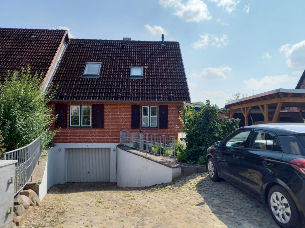 Blick von vorne aufs Haus