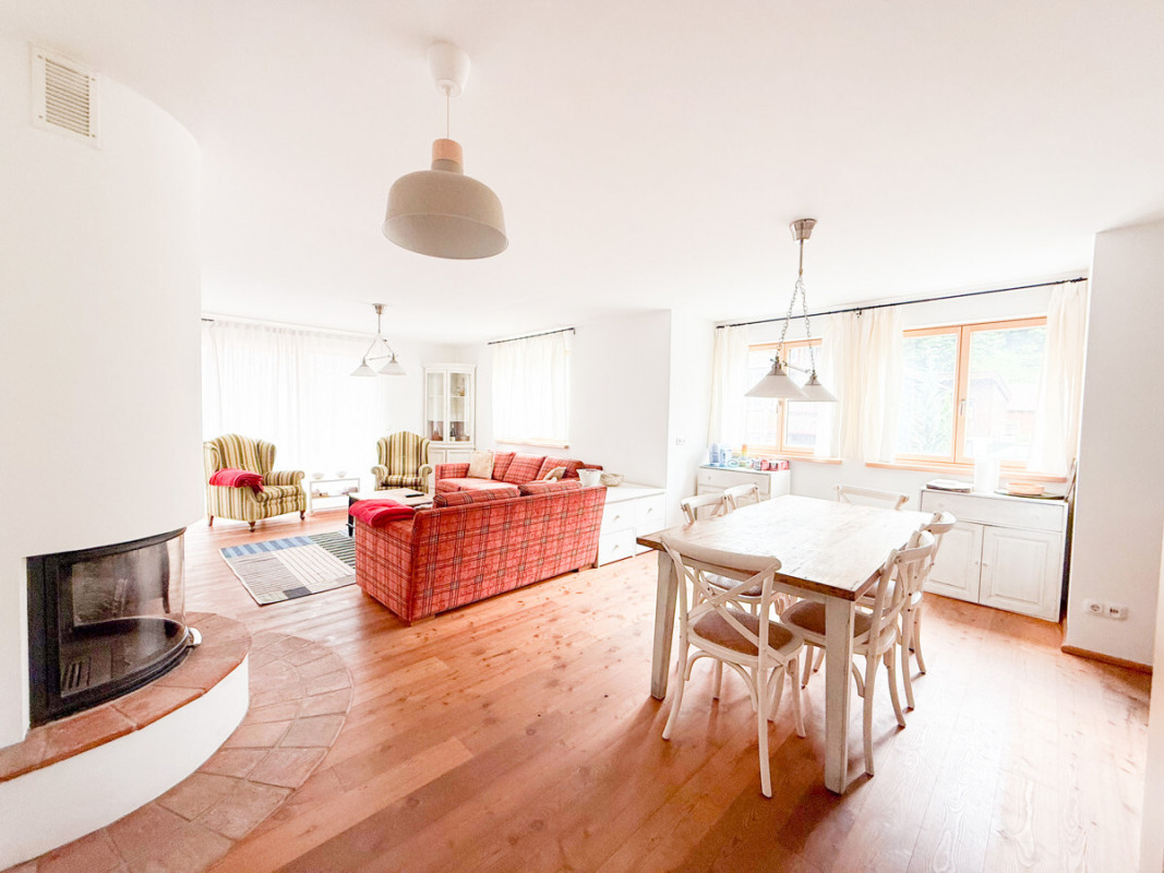 20250616_120340217_iOS