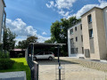 Blick Haus und Carports