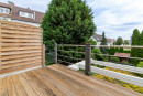 Schönes Bankirai-Holz an den Füßen und viel Grün vor den Augen: Ihr Balkon mit Ost-Blick ist Ihr schönes Feierabend-Kleinod!