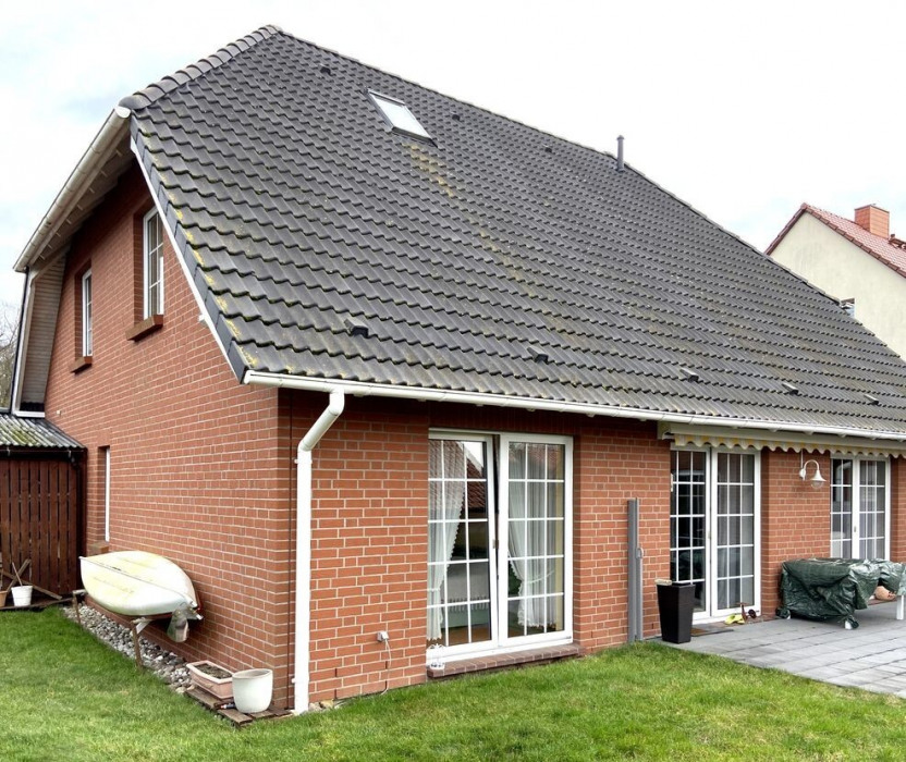 Hausansicht Gartenseitig.png