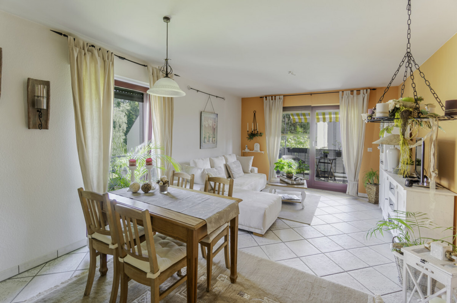 Großzügiges Wohnzimmer
