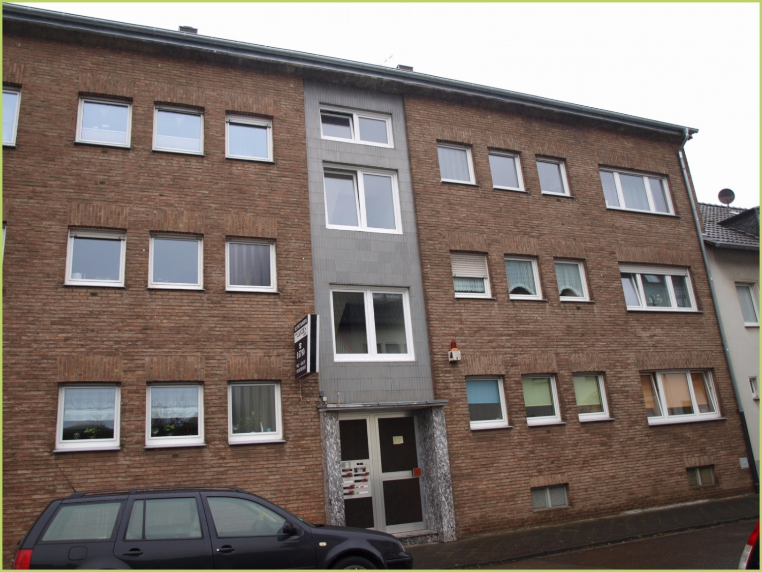Gepflegtes 9-Parteien-Haus