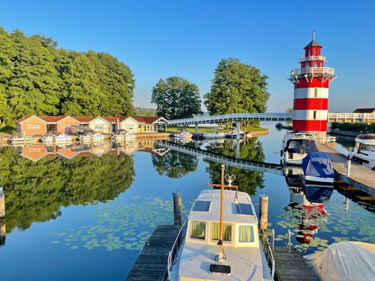 Blick von der Terrasse zum Leuchtturm 