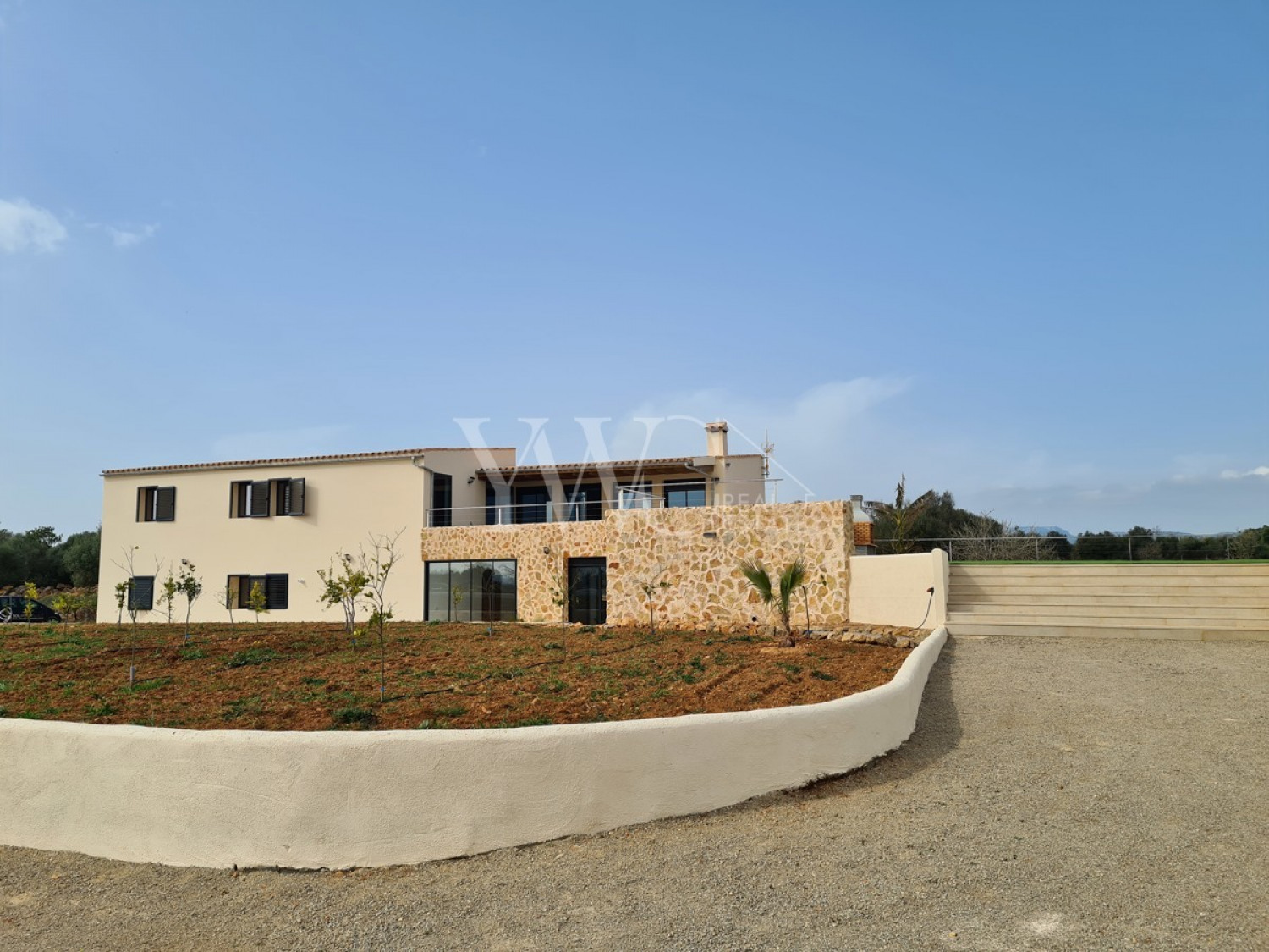 x-mallorca-finca-neu-modern-campos-privatsphäre-stil-eingang-poolseite