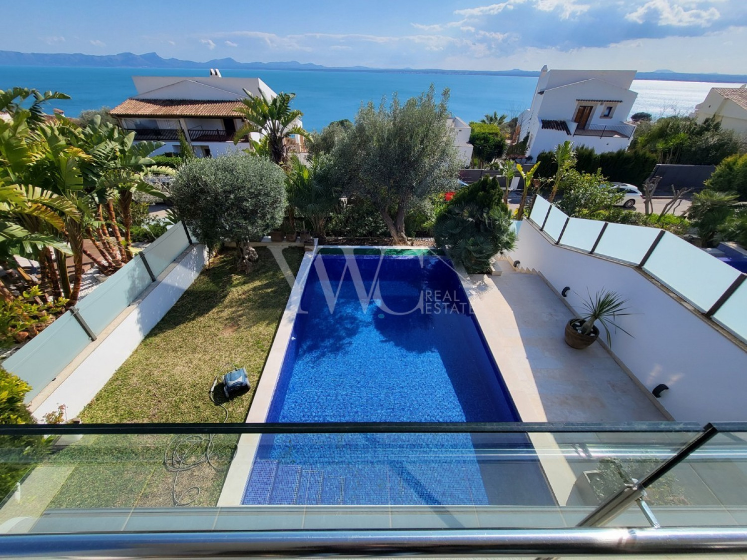 X-mallorca-norden-alcúdia-alcanada-reihenhaus-aussicht-balkon-auf den-pool-und-meer