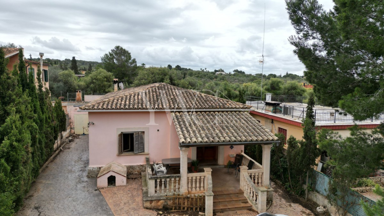 X-mallorca-süden-villa.mit-erweiterungsmöglichkeiten-villa-eingangsbereich-drohne