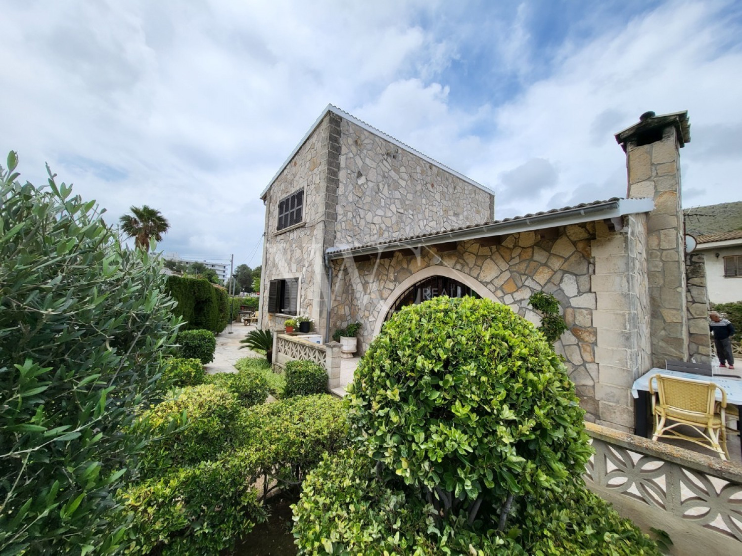 X-mallorca-norden-porto-alcudia-finca-eingangsbereich-grundstück