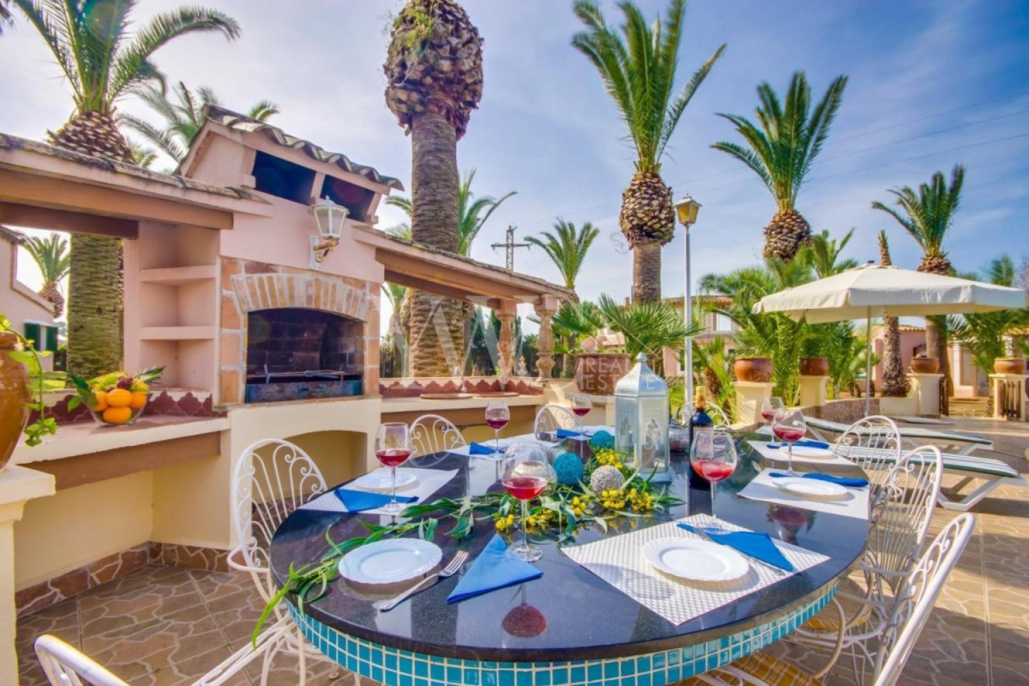 x-mallorca-alcudia-mal-pas-villa-grundstück-pool-palmer-grosser-garten-bbq-terrasse