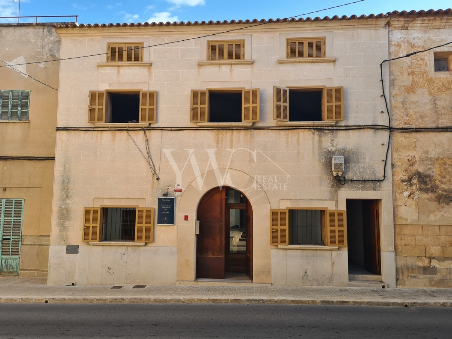 x-mallorca-norden-stadthaus-muro-front-ansicht