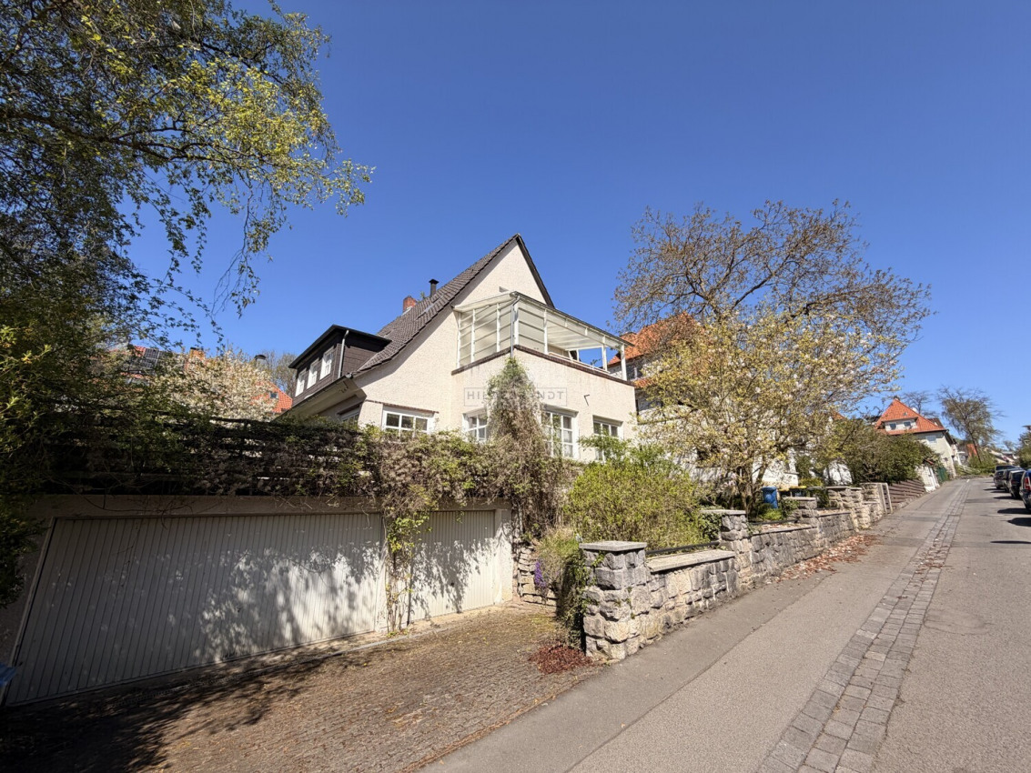 Ansicht mit Garagen