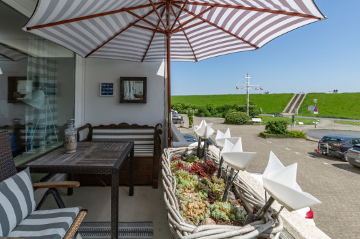Balkon mit Deichblick