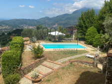 "Il Paradiso": einzigartiges Anwesen in Alleinlage mit Meerblick und Pool in Camaiore - Toskana