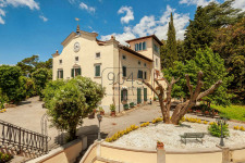 Historisches Anwesen auf den Hügeln von Montalbano - Toscana