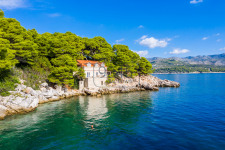 Wunderbare traditionelle Steinvilla am Meer zum Renovieren – Dubrovnik