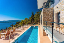Prestigevolle Villa mit Pool und Meerblick in Omis - Kroatien