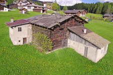 Traditioneller Bauernhof mitten im Grünen zum Ausbauen Bellamonte inmitten der Dolomiten