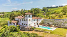 Elegante Villa zwischen Langhe und Monferrato im Herzen des Piemonts 