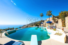 Luxuriöse Villa mit 180°-Meerblick am Ligurischen Meer in Ospedaletti - Ligurien