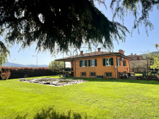 Ferienhaus mit Pool und Baureserve in Costermano del Garda - Gardasee