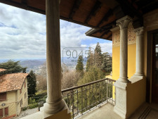 Historisch restaurierte Villa in Brunate am Comer See - Lombardei