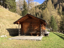 Rarität: kleine Berghütte in sonniger Lage in Wolkenstein / Gröden - Südtirol