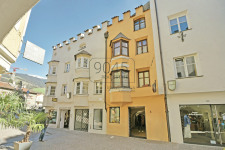 Stadthaus in der Bischofsstadt Brixen mit Geschäftslokal, fünf Wohneinheiten und mit Garten - Südtirol