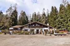 Berghütte mit Restaurant und B&B in den Dolomiten in Ville di Fiemme - Trentino