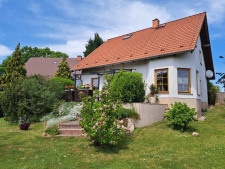 Einfamilienhaus mit Terrasse und Erker in bester Sonnenausrichtung