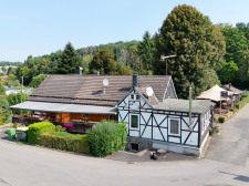 Gaststätte mit Wohnhaus