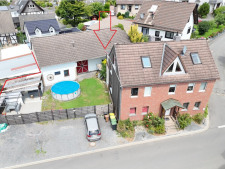 Haus mit Garten und Scheune