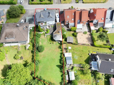 Haus mit Pavillion und Garten