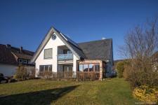 Großzügiges Zweifamilienhaus in beliebter Lage von Steinhagen