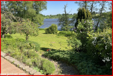 Terrasse im Souterain mit Seeblick