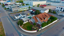 Haus und Gewerbegrundstück