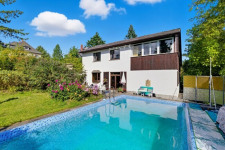 Grundstück mit Pool