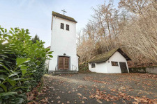 Kirchenliegenschaft mit Hoffläche