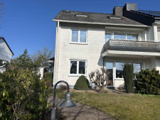 Straßenansicht Frühjahr