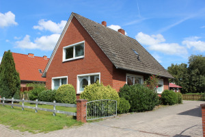 Ansicht mit Auffahrt