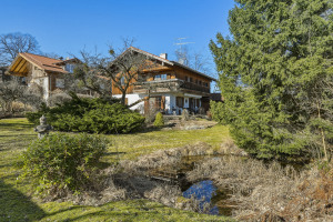 Außenaufnahme mit Garten