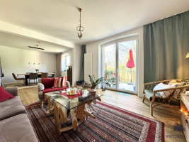 Wohnzimmer mit Blick zum Esszimmer