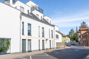 3213 Straßenansicht mit Markierung